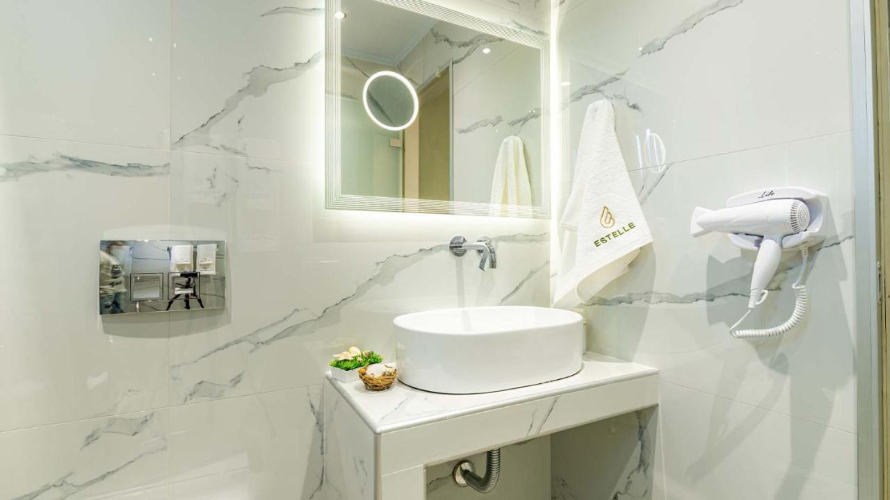 غيراكيني Estelle Family Luxury Apartments & Suites المظهر الخارجي الصورة