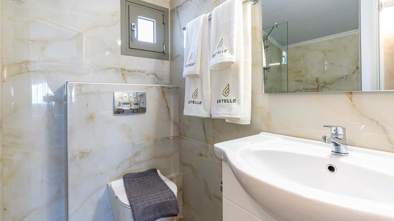 غيراكيني Estelle Family Luxury Apartments & Suites المظهر الخارجي الصورة